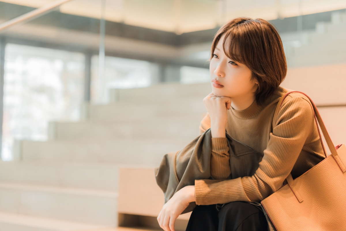 女性一人